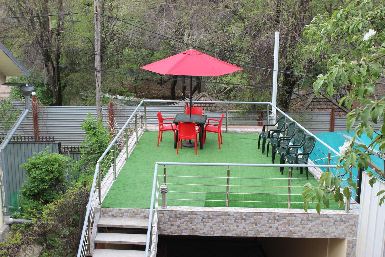 Mountain Road Hostel Almaty Exterior foto