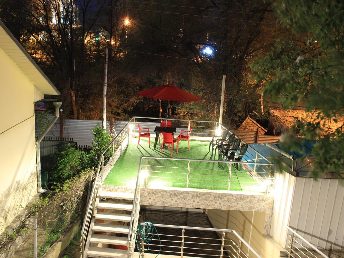 Mountain Road Hostel Almaty Exterior foto